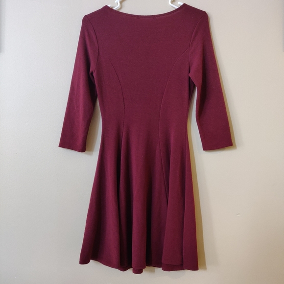 🎉3/$15🎉 H&M Maroon Skater Dress - Picture 2 of 8